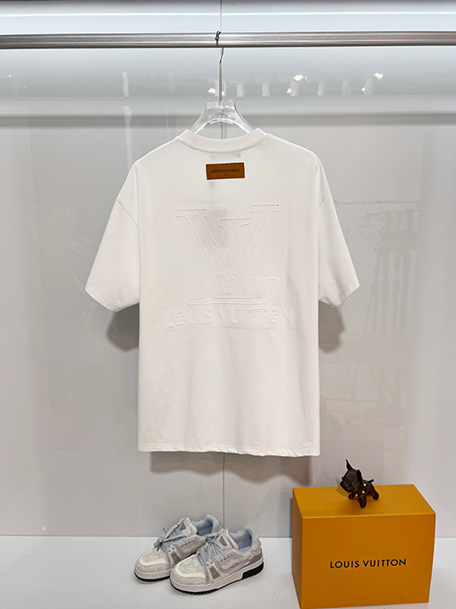 ルイヴィトン フロントとバックにモノグラム柄をあしらった刺繍ロゴレタリング半袖Tシャツ