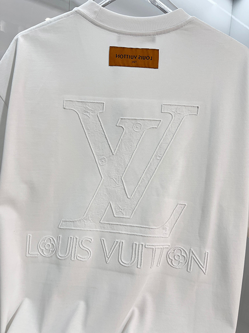 ルイヴィトン フロントとバックにモノグラム柄をあしらった刺繍ロゴレタリング半袖Tシャツ