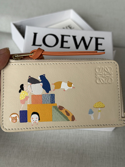 ロエベスーパーコピー クラシックコラボレーション限定カードパック