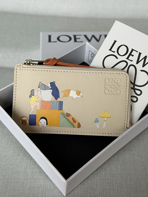 ロエベスーパーコピー クラシックコラボレーション限定カードパック