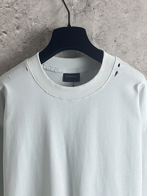 バレンシアガ Balenciaga 背中に1917のデザインが入ったピンクのグラフィティプリントの半袖Tシャツ
