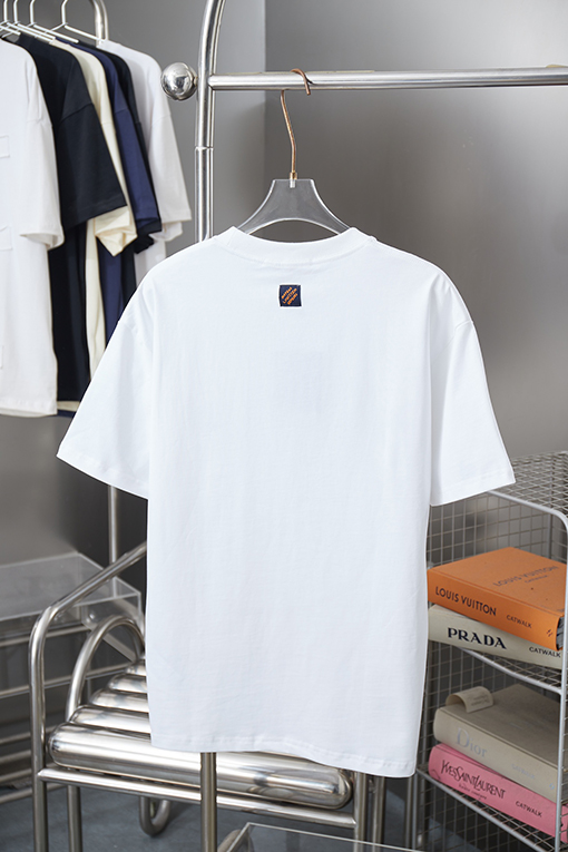 ルイヴィトンスーパーコピー 新作の LV ロゴ刺繍半袖Tシャツ