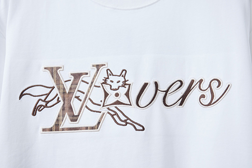 ルイヴィトンスーパーコピー 新作の LV ロゴ刺繍半袖Tシャツ