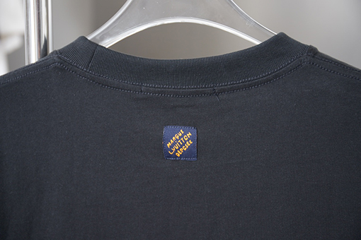 ルイヴィトンスーパーコピー 新作の LV ロゴ刺繍半袖Tシャツ
