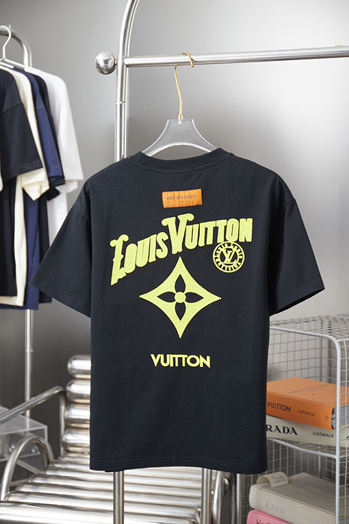 ルイヴィトン 刺繍 LV 柄の半袖Tシャツ