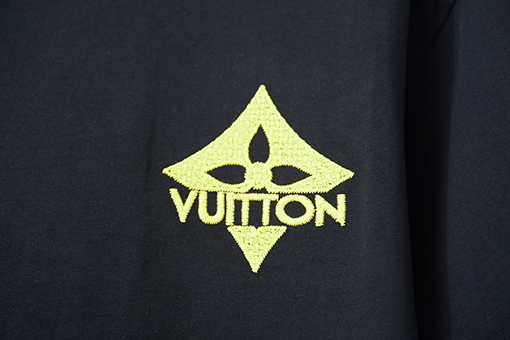 ルイヴィトン 刺繍 LV 柄の半袖Tシャツ