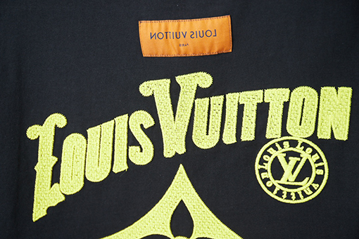 ルイヴィトン 刺繍 LV 柄の半袖Tシャツ