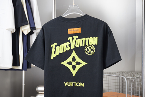 ルイヴィトン 刺繍 LV 柄の半袖Tシャツ