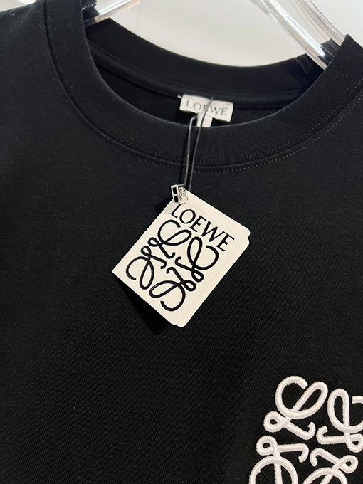 ロエベ 胸元に刺繍ロゴが入ったパッチワークストライプの半袖Tシャツ