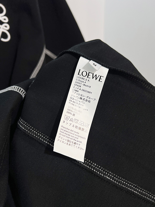 ロエベ 胸元に刺繍ロゴが入ったパッチワークストライプの半袖Tシャツ