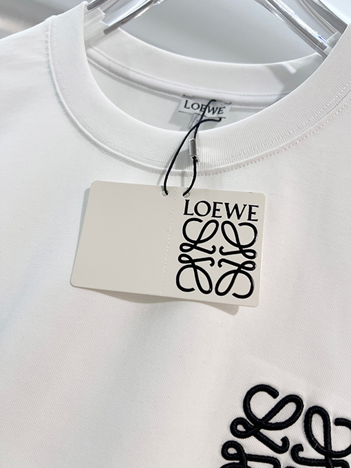ロエベ 胸元に刺繍ロゴが入ったパッチワークストライプの半袖Tシャツ