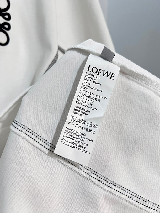 ロエベ 胸元に刺繍ロゴが入ったパッチワークストライプの半袖Tシャツ