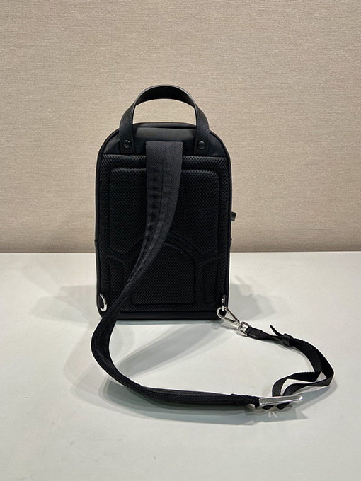プラダ Re-Nylon Saffiano 新しいリサイクルナイロンチェストバッグ