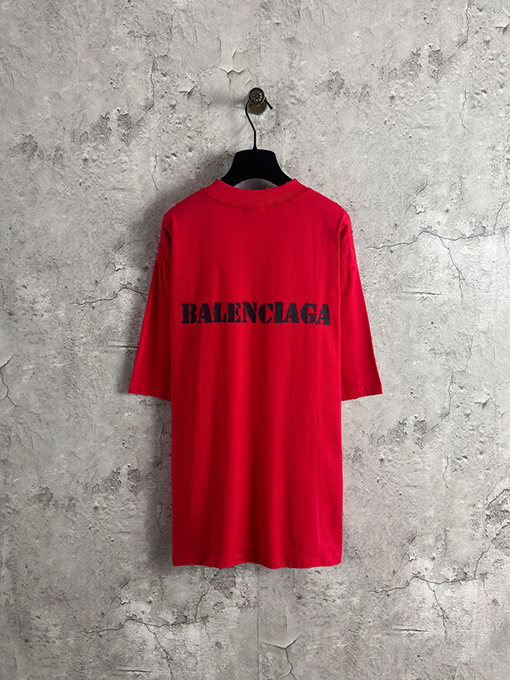 バレンシアガ Balenciaga フロントとバックにぼかしロゴの半袖Tシャツ