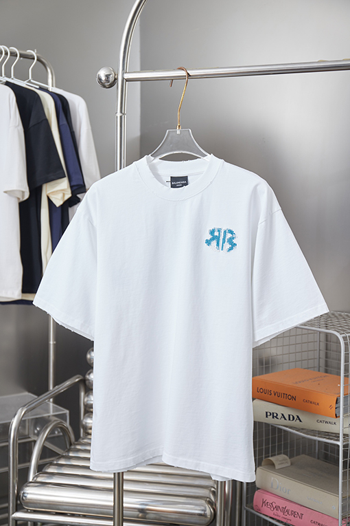 バレンシアガ Balenciaga 新しい文字ロゴ刺繍入り半袖Tシャツ