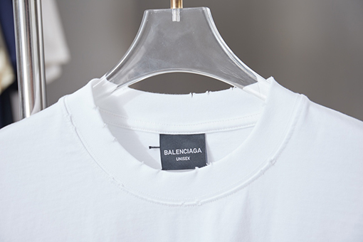 バレンシアガ Balenciaga 新しい文字ロゴ刺繍入り半袖Tシャツ