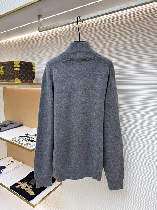 バーバリー 刺繍入りハーフジップタートルネックセーター