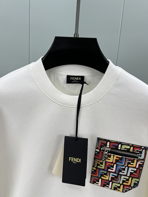 フェンディ カラフルなFFロゴ入りジッパー付きパッチポケットが胸元に付いたニットクルーネックのスウェットシャツ