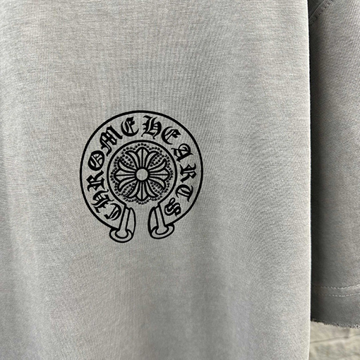 クロムハーツ 新モデルスタイルダメージヴィンテージ風フロッキーラインストーン付き半袖Tシャツ