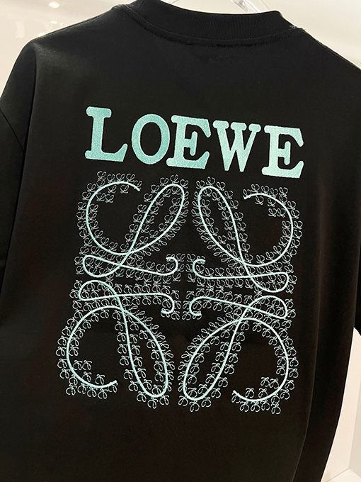 ロエベ LOEWE 青いつる植物のパッチワーク刺繍ロゴ入り半袖Tシャツ