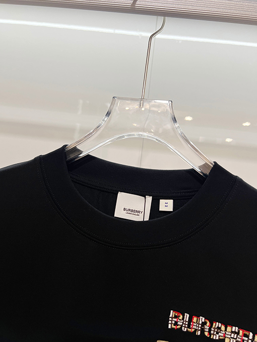 バーバリースーパーコピー BURBERRY パッチワークチェック柄のシールドにぼやけた刺繍ロゴの半袖Tシャツ