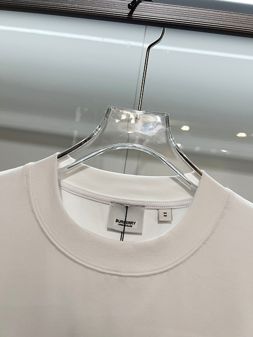 バーバリースーパーコピー BURBERRY パッチワークチェック柄のシールドにぼやけた刺繍ロゴの半袖Tシャツ