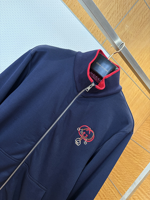 グッチ 刺繍ロゴ入りジップアップジャケット