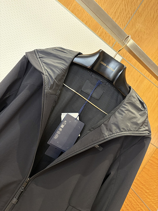 プラダ タグ付き機能性ジャケット