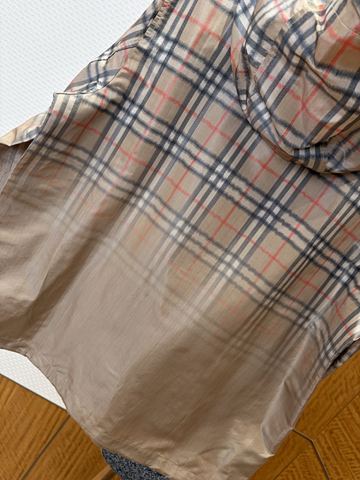 バーバリー グラデーションチェック柄のフード付きジャケット