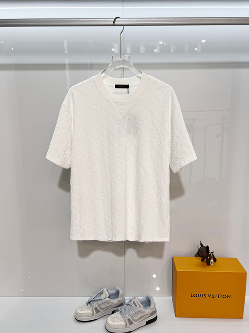 ルイヴィトンスーパーコピー クラシックな全面モノグラムクローバーロゴジャカード半袖Tシャツ