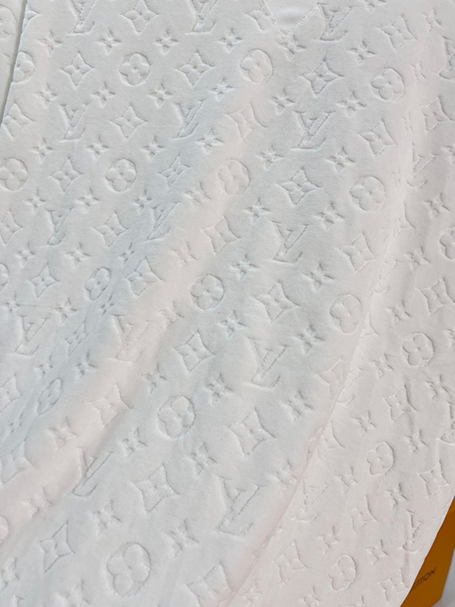 ルイヴィトンスーパーコピー クラシックな全面モノグラムクローバーロゴジャカード半袖Tシャツ