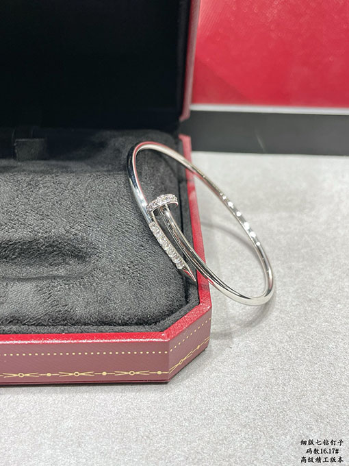 カルティエ 7つのダイヤモンドがあしらわれた中空チューブネイルブレスレット