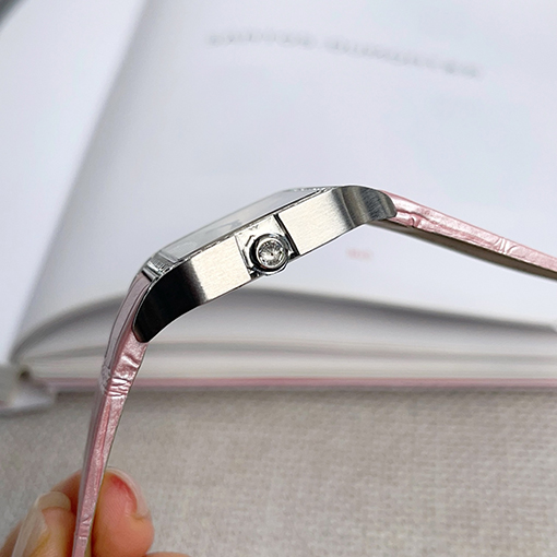 カルティエ 新モデルクラシックなレザーストラップ腕時計