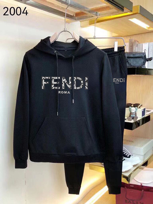 フェンディ FENDI 新作のフード付きスウェットシャツとパンツのセット