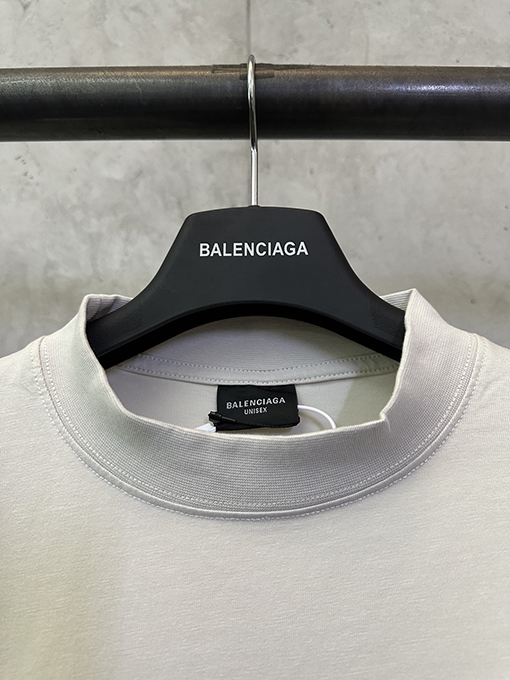 バレンシアガコピー Balenciaga 反射ロゴプリント入り半袖Tシャツ