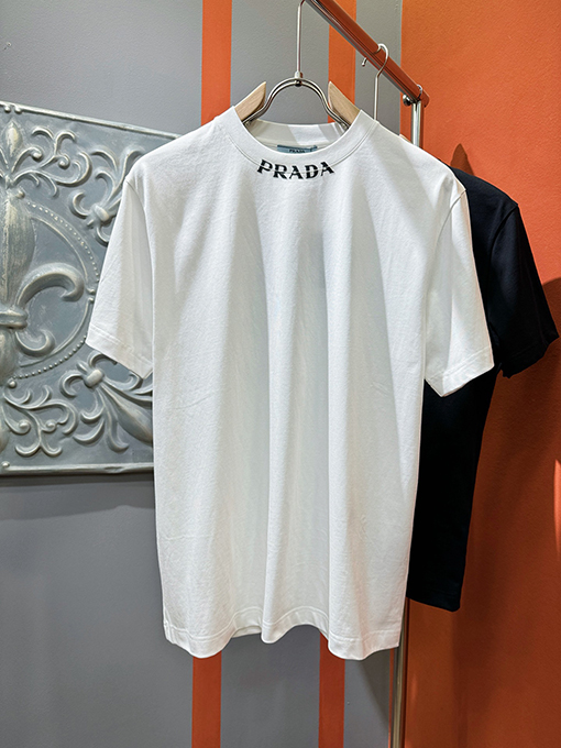 プラダコピー PRADA 新モデルロゴ入り襟の半袖Tシャツ