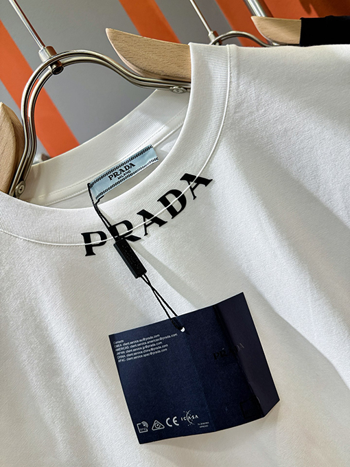 プラダコピー PRADA 新モデルロゴ入り襟の半袖Tシャツ