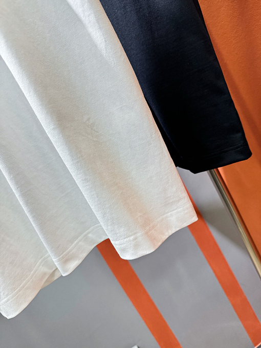 プラダコピー PRADA 新モデルロゴ入り襟の半袖Tシャツ