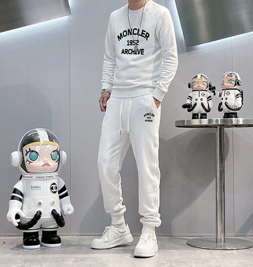 モンクレールコピー Moncler 新モデル人気のクルーネックのスウェットシャツとパンツのセット