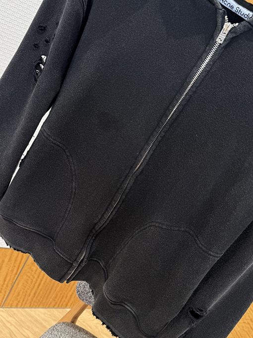 アクネストゥディオズスーパーコピー Acne Studios ダメージプリントの破れたフード付きジップアップスウェットジャケット