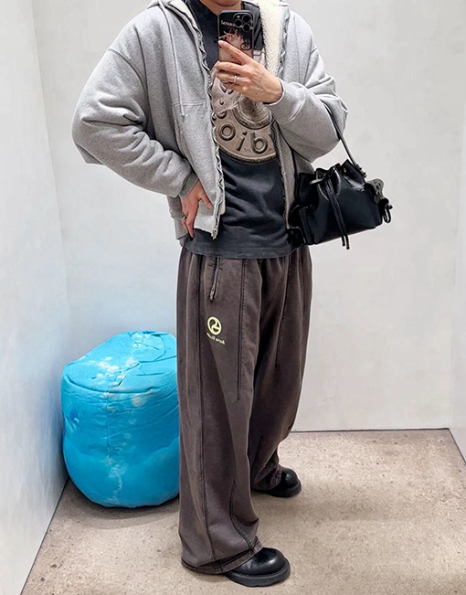 アクネストゥディオズコピー Acne Studios ダメージのロゴ入りパンツ