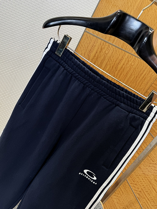 バレンシアガ BALENCIAGA 刺繍りトリムトラックスーツ