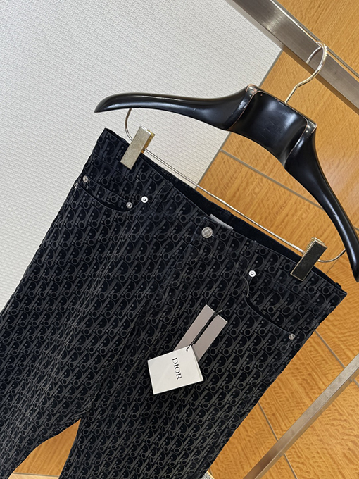 ディオール 全面にボタンプリントがされたストレートレッグのカジュアルパンツ