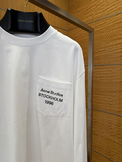 アクネストゥディオズスーパーコピー Acne Studios 小さなポケットが付いたプリント柄の長袖シャツ
