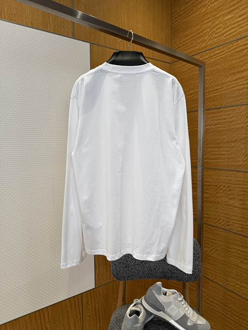 アクネストゥディオズスーパーコピー Acne Studios 小さなポケットが付いたプリント柄の長袖シャツ