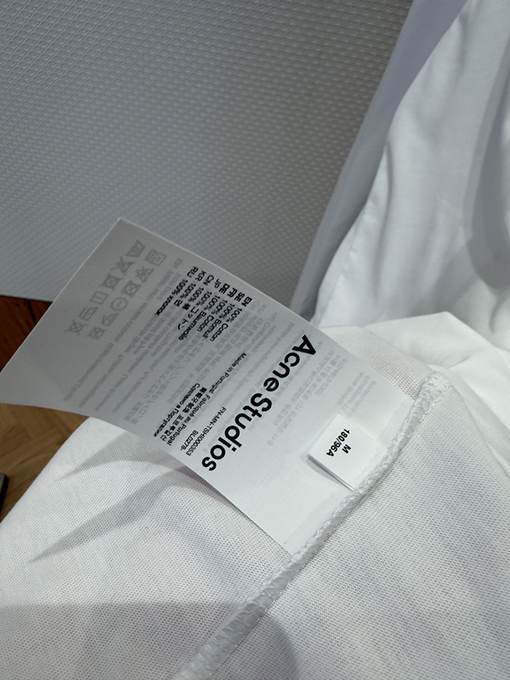 アクネストゥディオズスーパーコピー Acne Studios 小さなポケットが付いたプリント柄の長袖シャツ