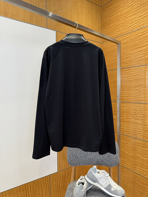 アクネストゥディオズスーパーコピー Acne Studios 小さなポケットが付いたプリント柄の長袖シャツ
