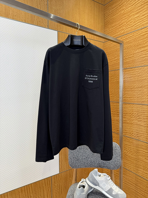 アクネストゥディオズスーパーコピー Acne Studios 小さなポケットが付いたプリント柄の長袖シャツ