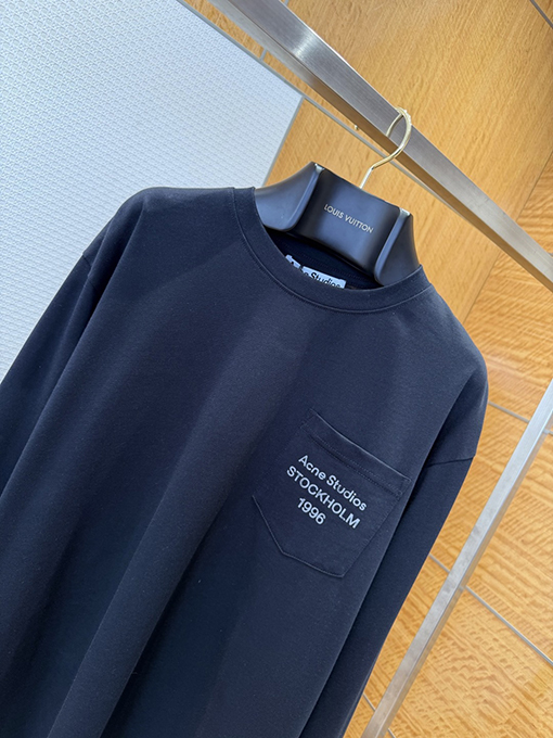 アクネストゥディオズスーパーコピー Acne Studios 小さなポケットが付いたプリント柄の長袖シャツ