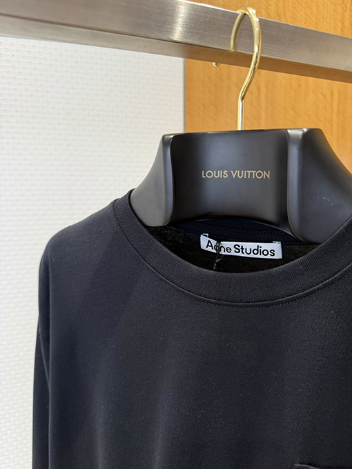 アクネストゥディオズスーパーコピー Acne Studios 小さなポケットが付いたプリント柄の長袖シャツ